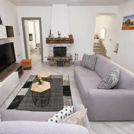 Emily * 弗拉穆拉