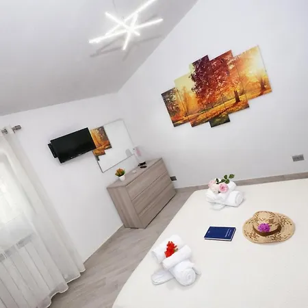 Holiday home Emily *